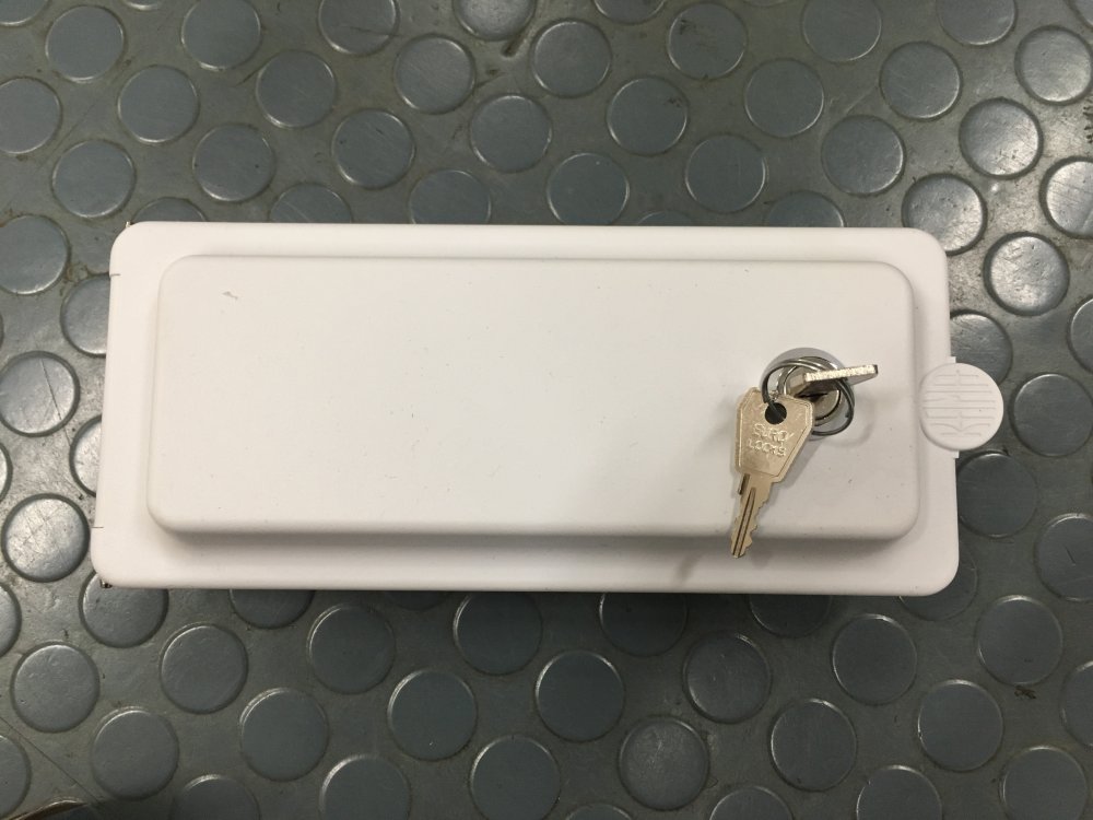 LOCKING REICH SHOWER FLAP WHITE 216X94MM